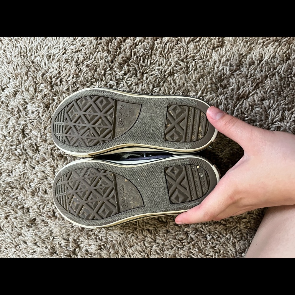 Purple converse - Picture 3 of 7